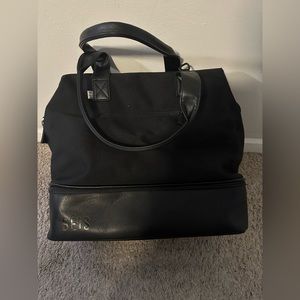 Beis mini weekender in black - like new